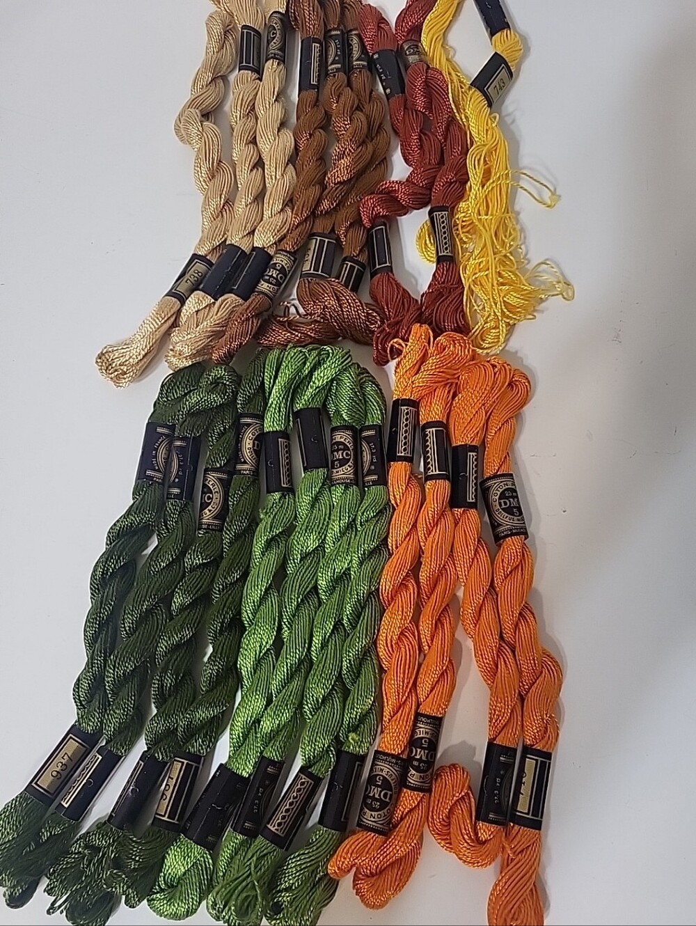 Lot DMC No.5 Embroidery Floss, 21 Multicolor Threads